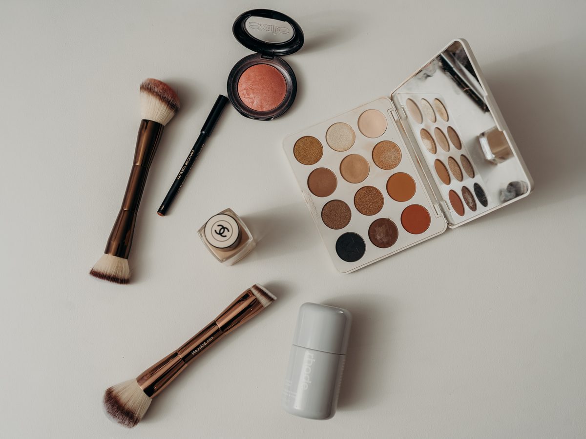 Samantha's makeup kit laid out — brushes, palette, and foundation for a 1-on-1 lesson